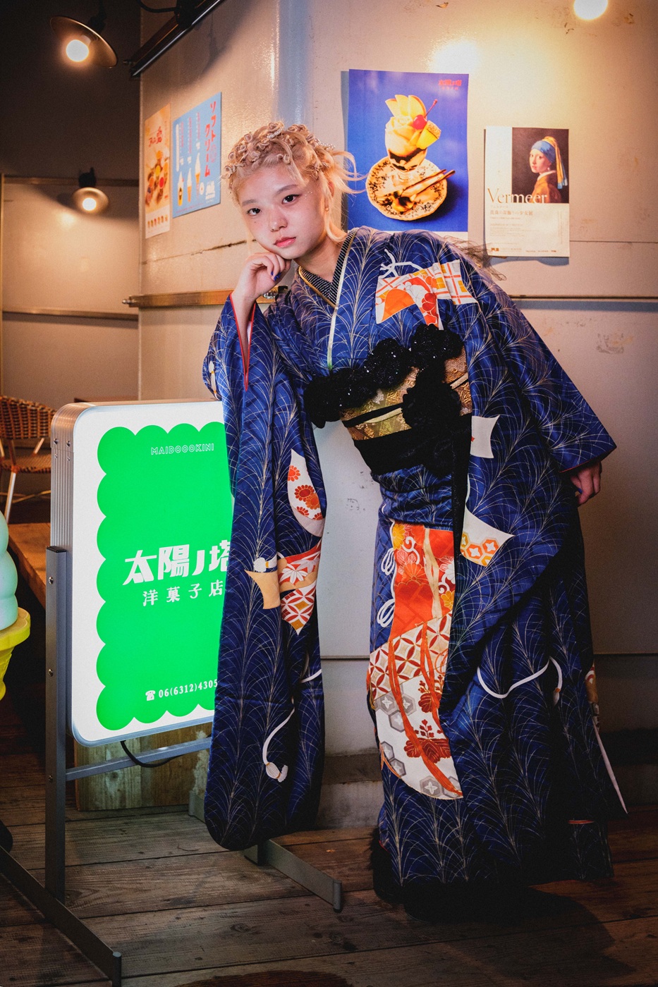 可愛いお店の前で振袖撮影